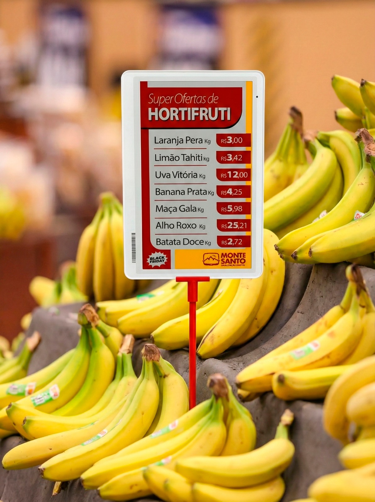 Etiqueta eletrônica com lista de ofertas em bananas